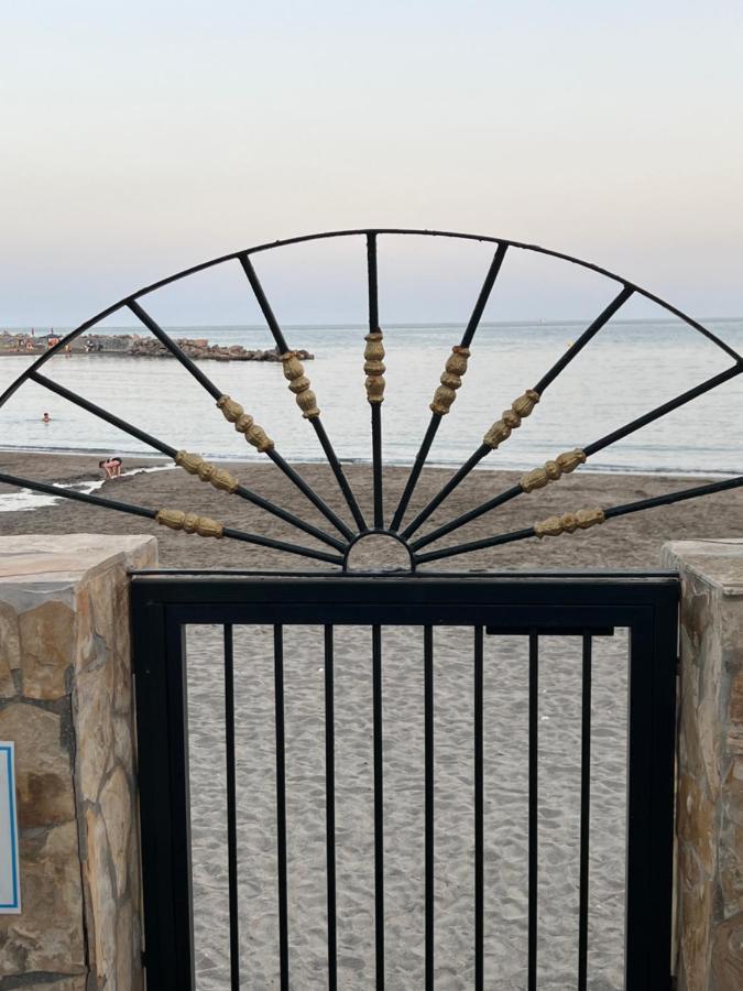 Playa Cristo Amazing Beach Terrace Appartment Estepona Bagian luar foto