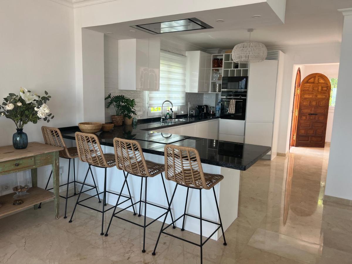 Playa Cristo Amazing Beach Terrace Appartment Estepona Bagian luar foto
